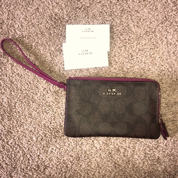 Coach Wristlet - Picture 1 of 3